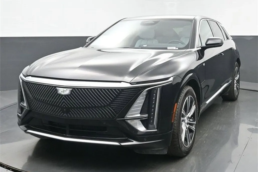 2024 Cadillac Lyriq Luxury photo 1