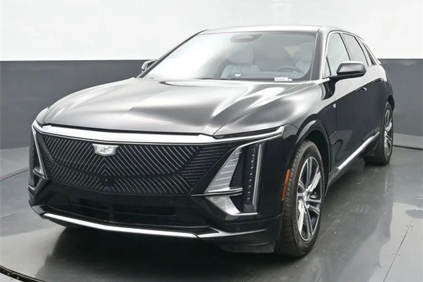 2024 Cadillac Lyriq Luxury photo 1