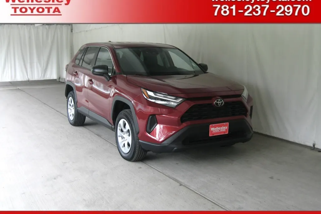 2023 Toyota RAV4 LE photo 1