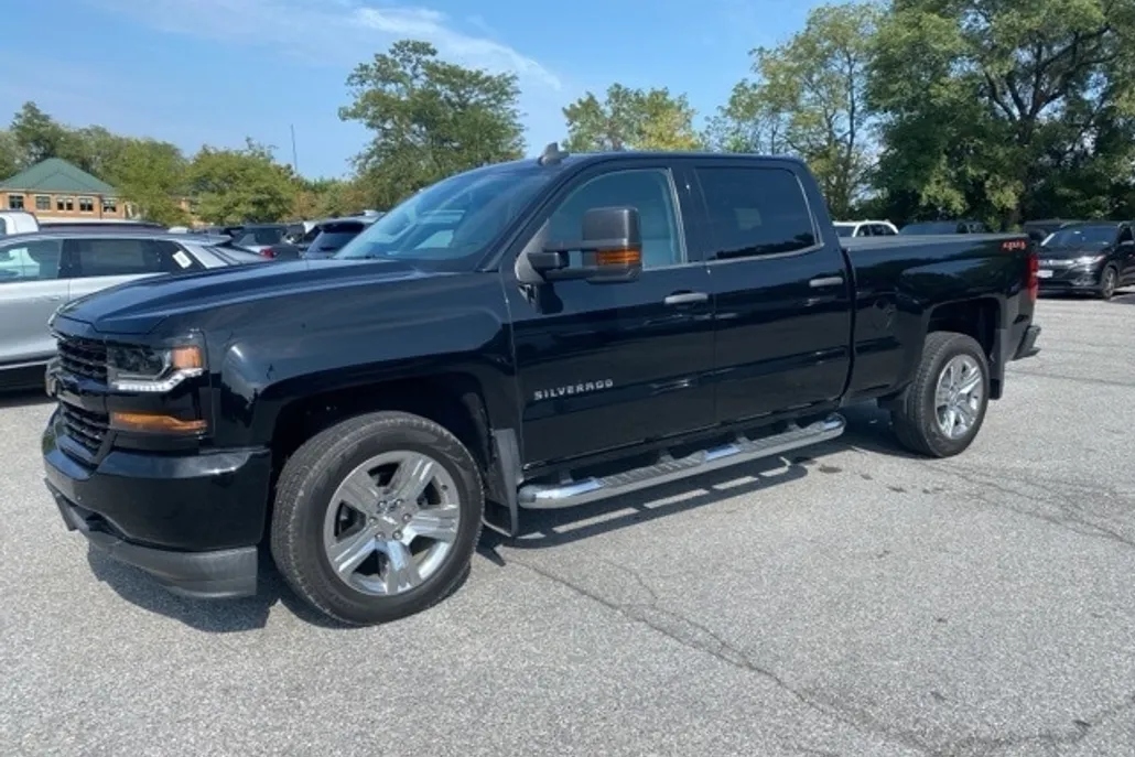 2018 Chevrolet Silverado 1500 Custom photo 1
