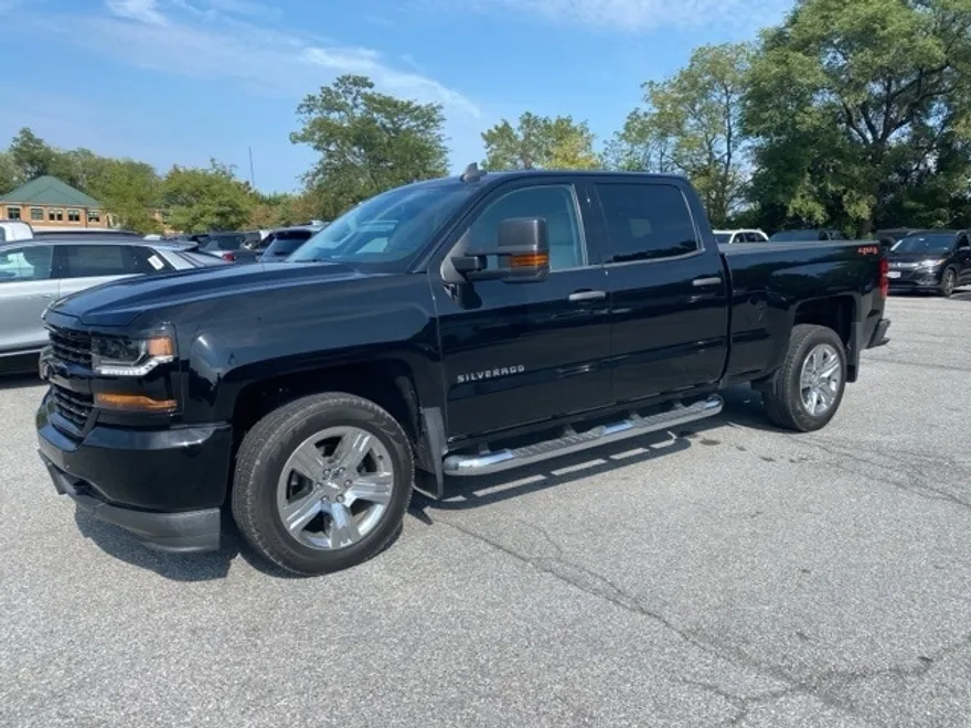 2018 Chevrolet Silverado 1500 Custom photo 1