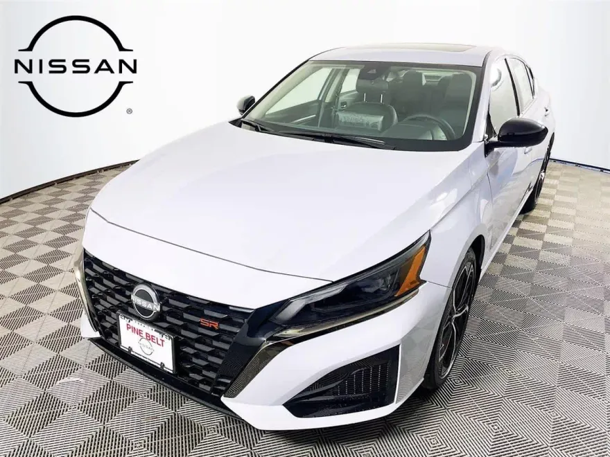 2025 Nissan Altima SR photo 1