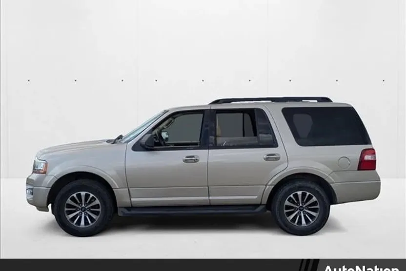 2017 Ford Expedition XLT photo 1