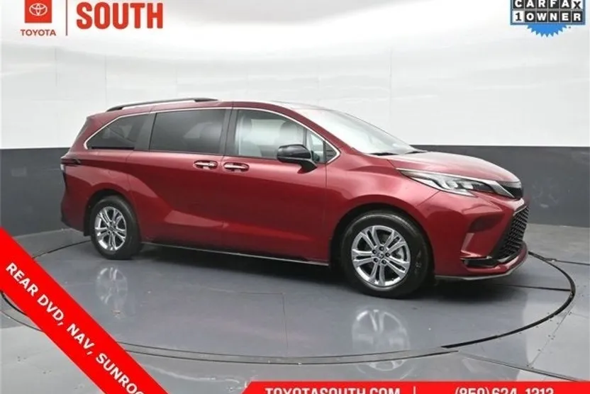 2023 Toyota Sienna XSE photo 1