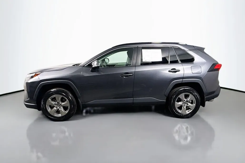 2023 Toyota RAV4 XLE photo 1