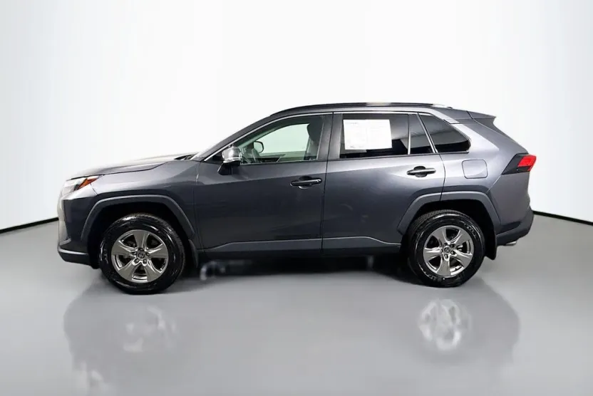 2023 Toyota RAV4 XLE photo 1