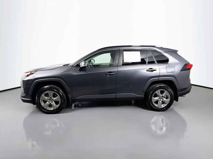 2023 Toyota RAV4 XLE photo 1