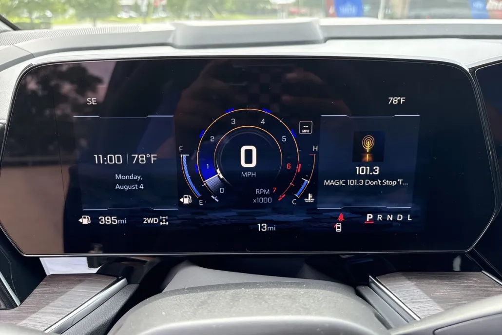 2025 Chevrolet Suburban Z71 photo 1