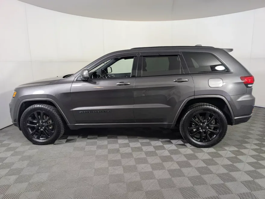 2021 Jeep Grand Cherokee Laredo X photo 1