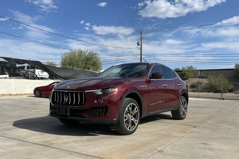 2017 Maserati Levante S photo 1
