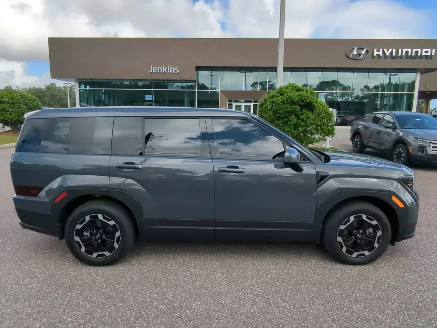 2025 Hyundai Santa Fe SE photo 1