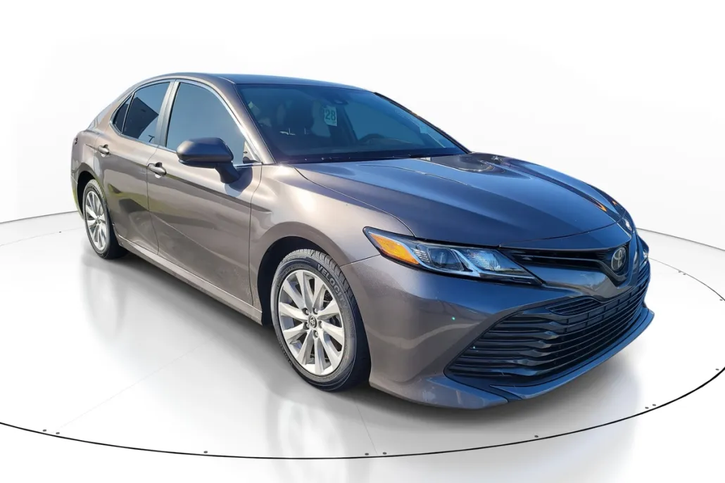 2020 Toyota Camry LE photo 1