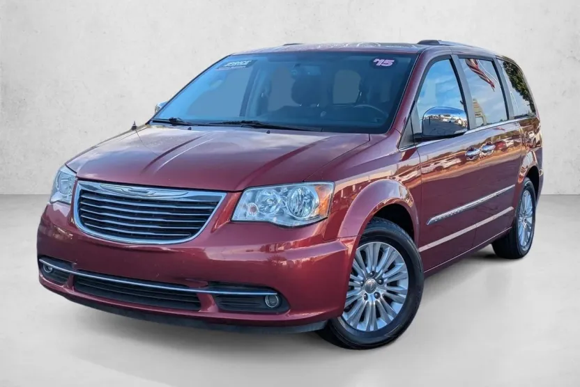 2015 Chrysler Town & Country Limited photo 1