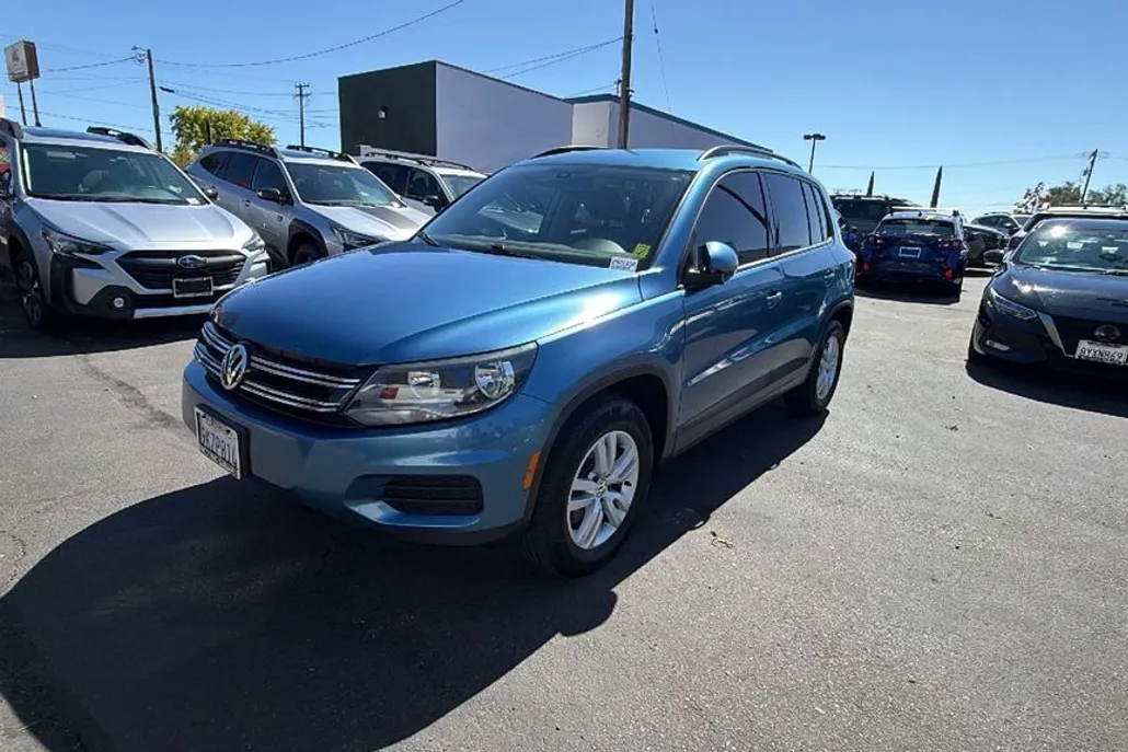 2017 Volkswagen Tiguan S photo 1