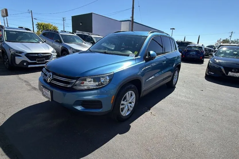 2017 Volkswagen Tiguan S photo 1