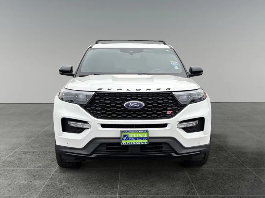2022 Ford Explorer ST photo 1