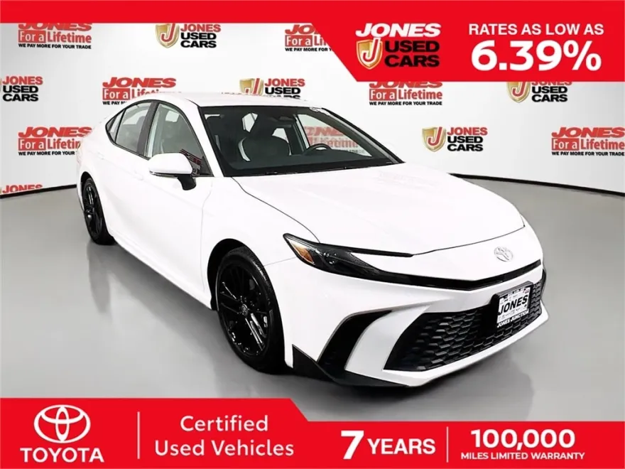 2025 Toyota Camry SE photo 1