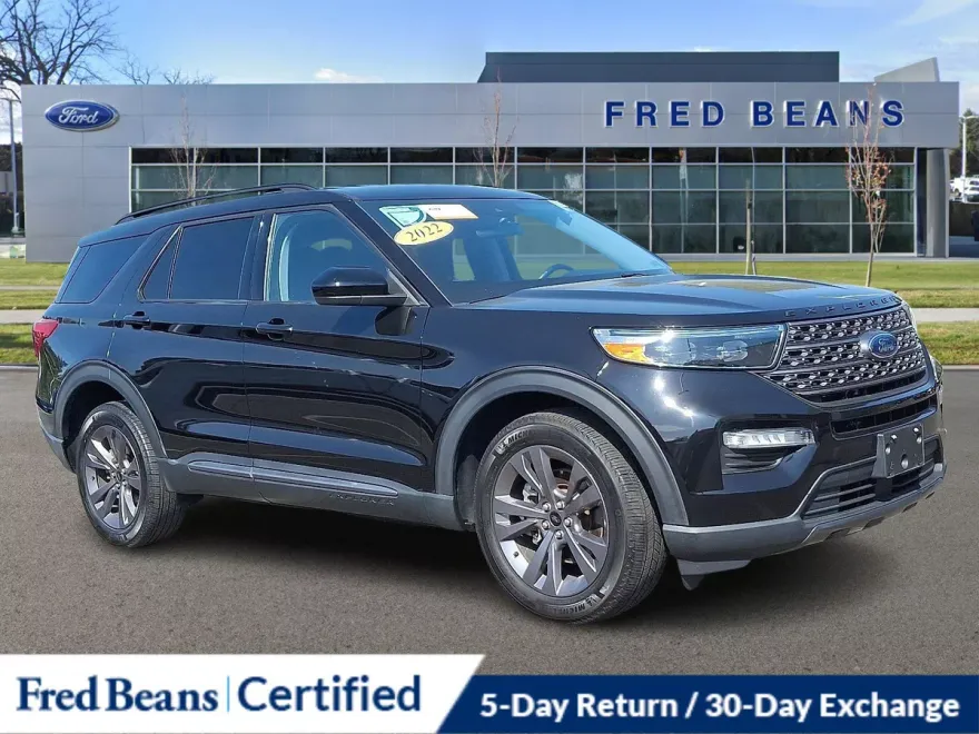 2022 Ford Explorer XLT photo 1