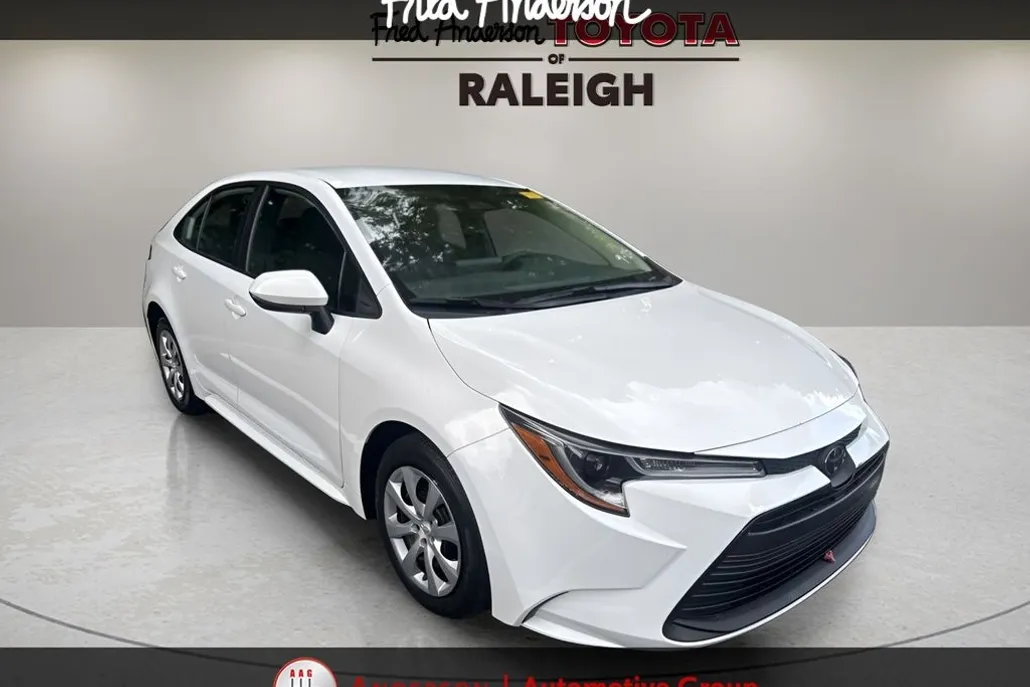 2024 Toyota Corolla LE photo 1