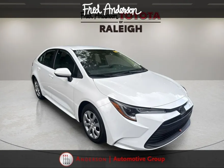 2024 Toyota Corolla LE photo 1