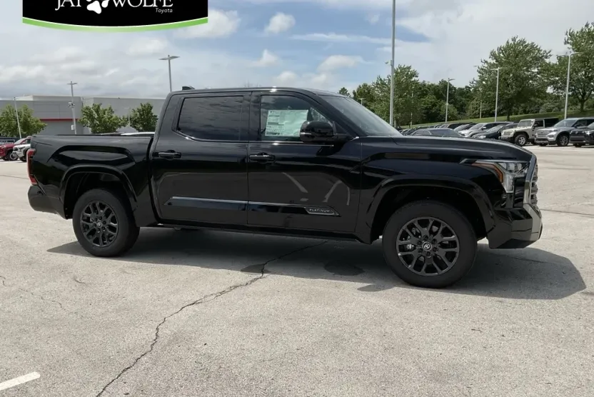 2025 Toyota Tundra Platinum CrewMax photo 1