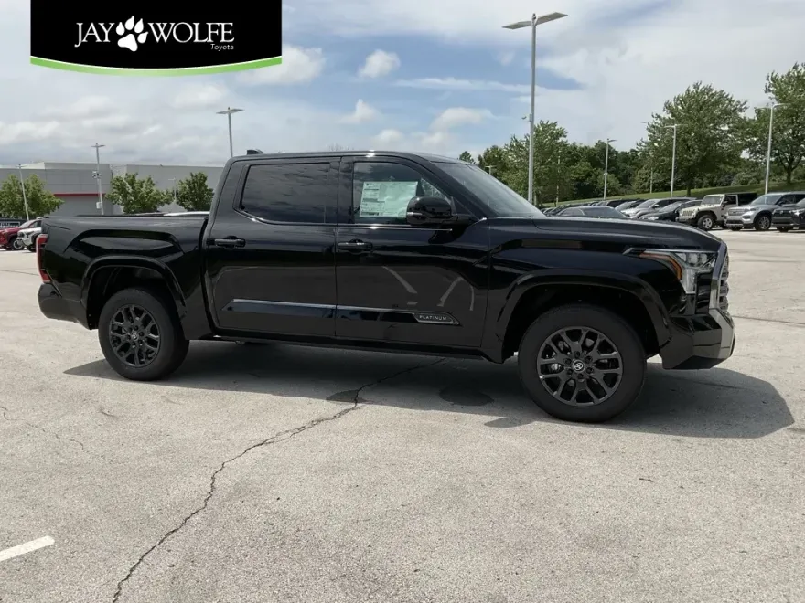 2025 Toyota Tundra Platinum CrewMax photo 1