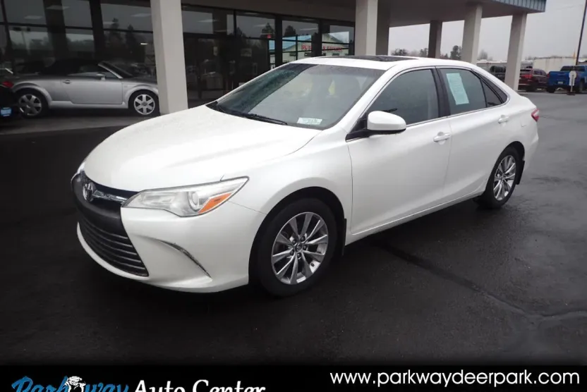 2015 Toyota Camry XLE photo 1