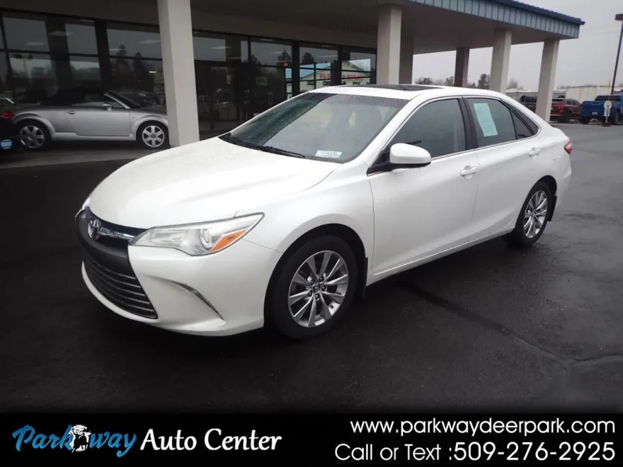 2015 Toyota Camry XLE photo 1