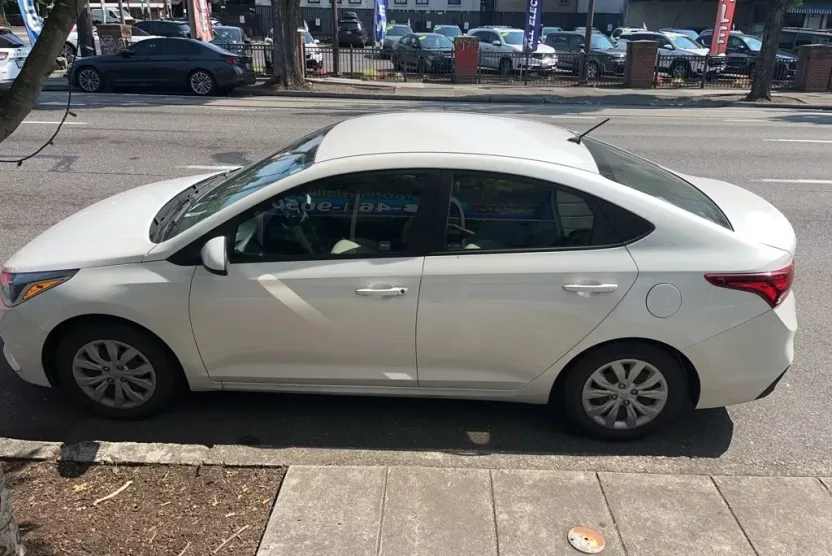 2021 Hyundai Accent SE photo 1