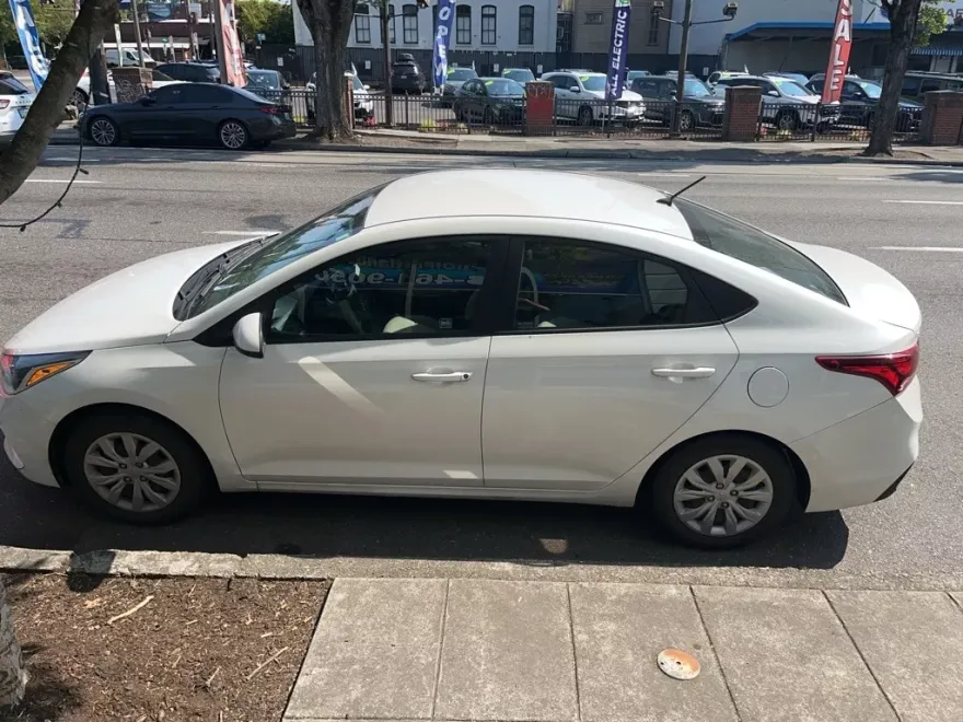 2021 Hyundai Accent SE photo 1