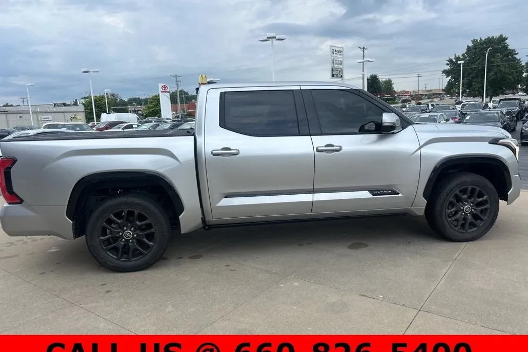 2022 Toyota Tundra Platinum photo 1