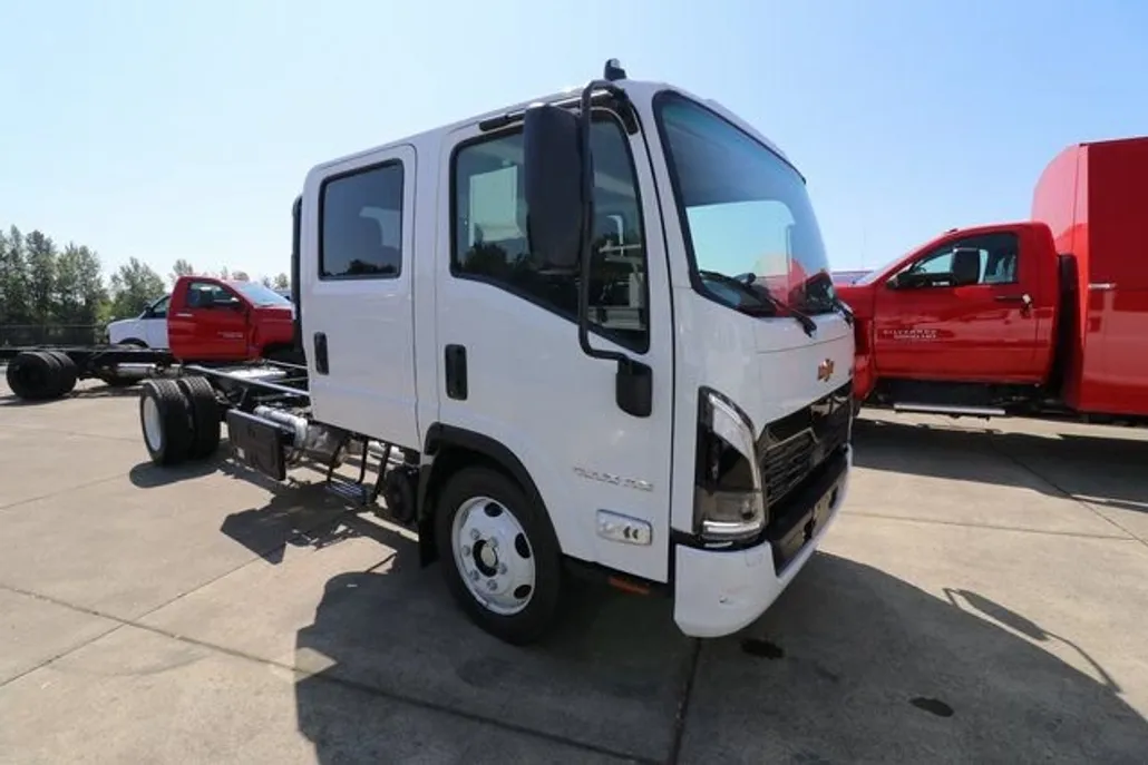 2025 Chevrolet Silverado 4500HD photo 1
