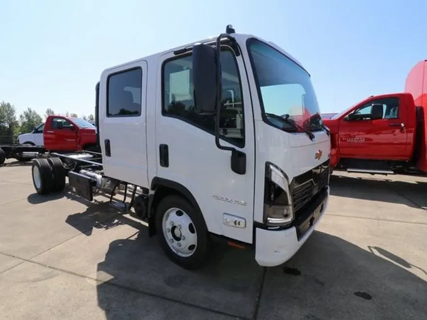 2025 Chevrolet Silverado 4500HD photo 1