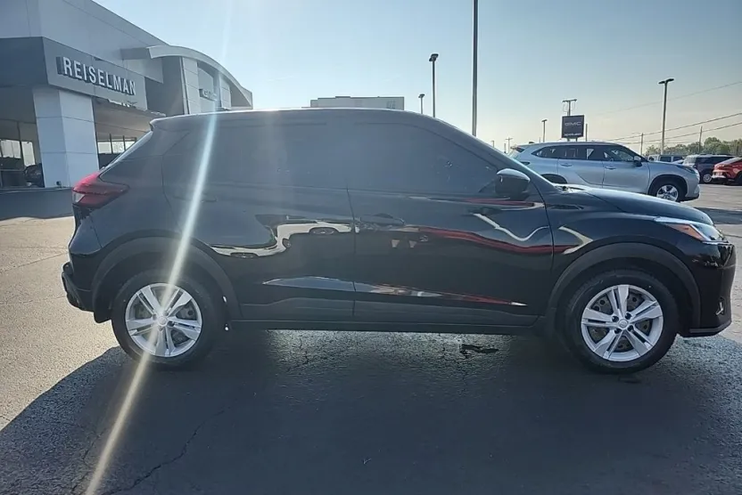 2021 Nissan Kicks S photo 1