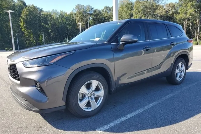 2023 Toyota Highlander L photo 1