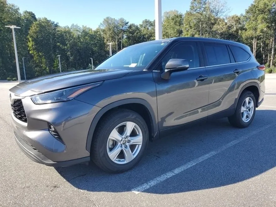2023 Toyota Highlander L photo 1
