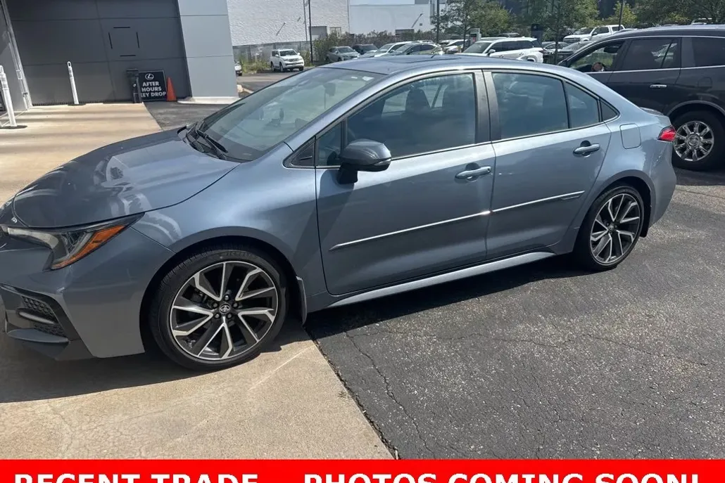 2022 Toyota Corolla SE photo 1