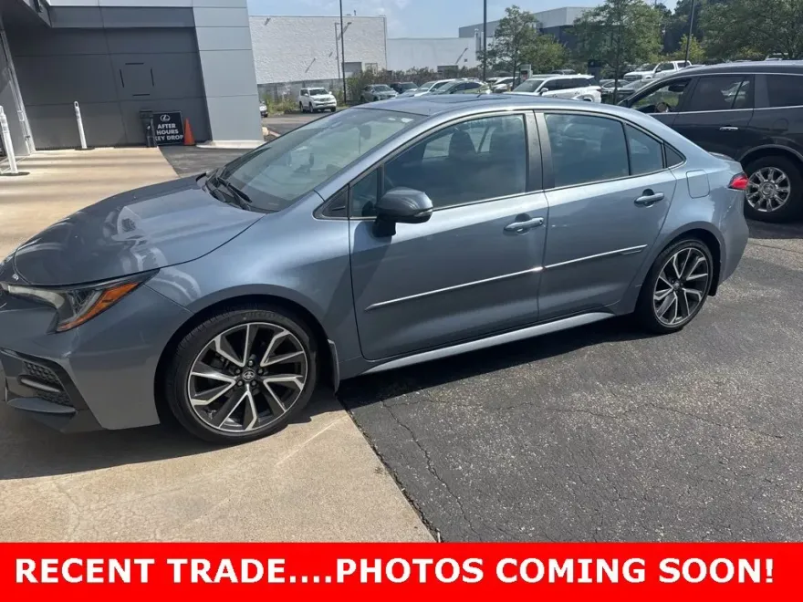 2022 Toyota Corolla SE photo 1