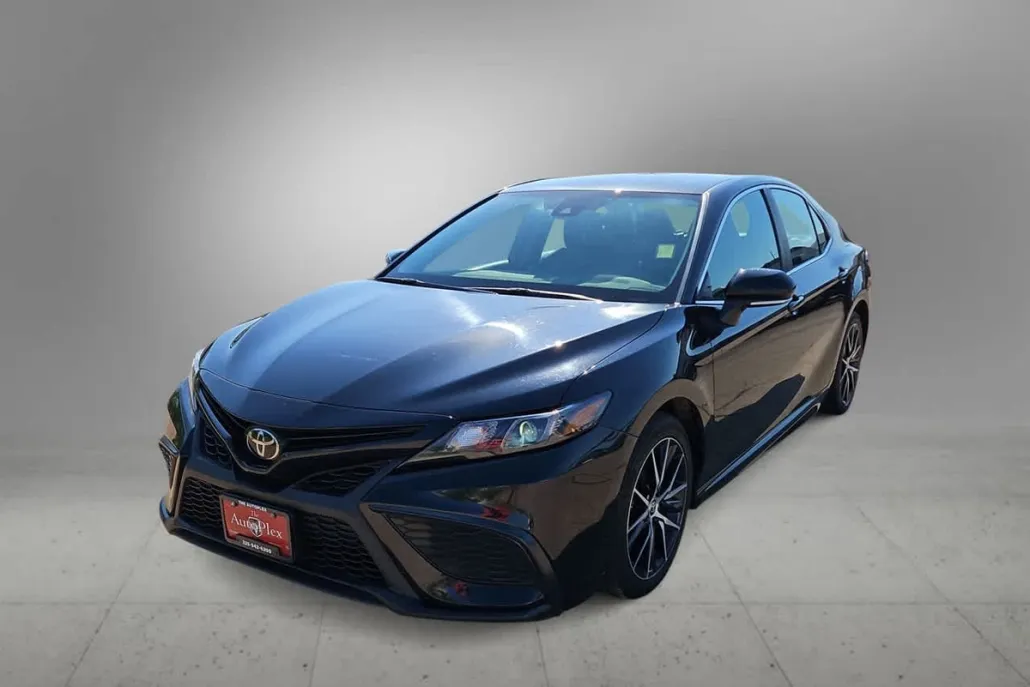2023 Toyota Camry SE photo 1