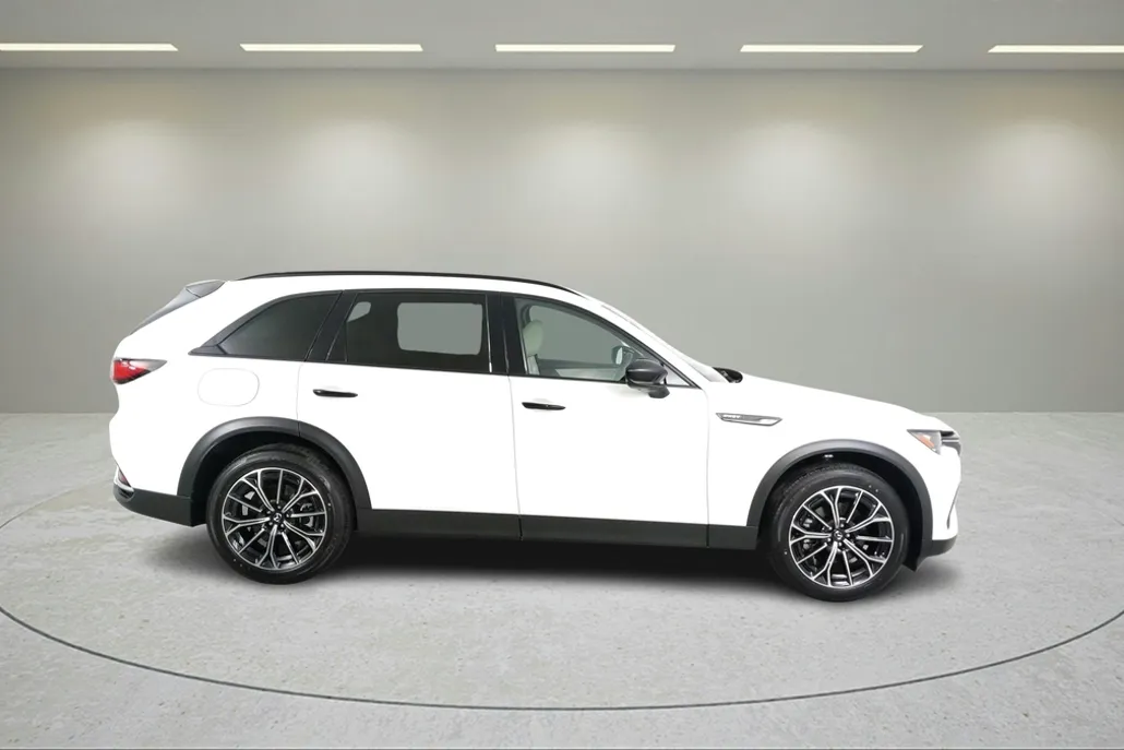 2025 Mazda CX-70 Plug-in Hybrid Premium photo 2