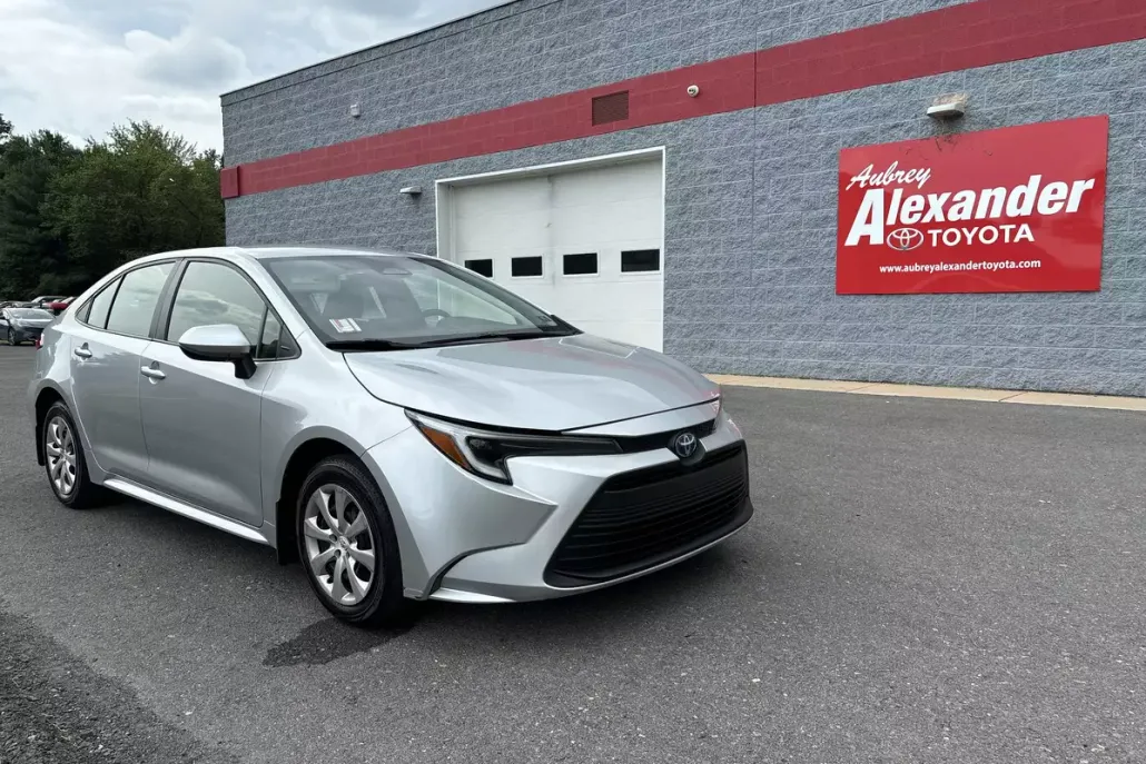 2024 Toyota Corolla Hybrid LE photo 1