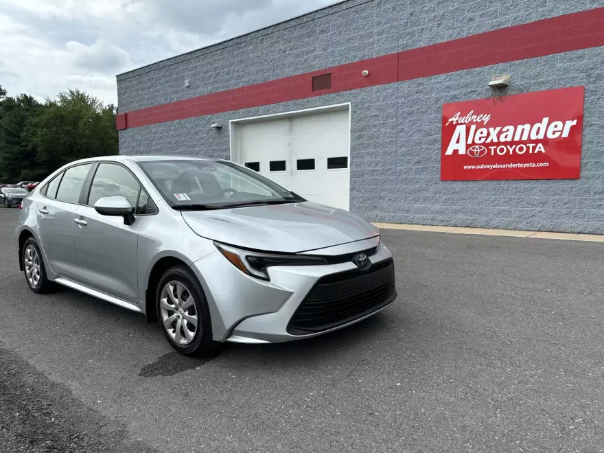 2024 Toyota Corolla Hybrid LE photo 1
