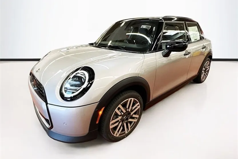 2025 Mini Cooper 4 Door Hardtop Signature photo 1