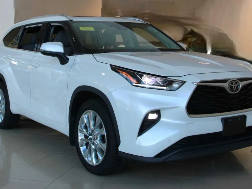 2021 Toyota Highlander Limited photo 1