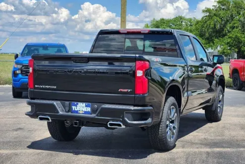 2025 Chevrolet Silverado 1500 RST photo 3