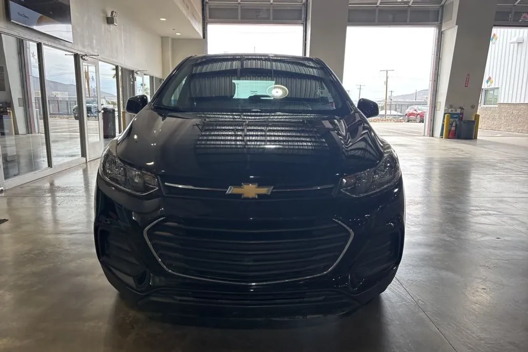 2022 Chevrolet Trax LS photo 1