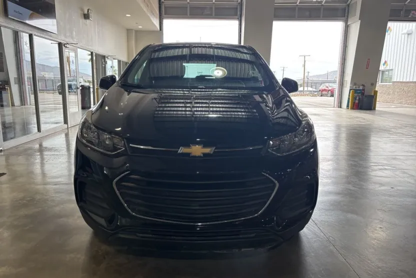 2022 Chevrolet Trax LS photo 1