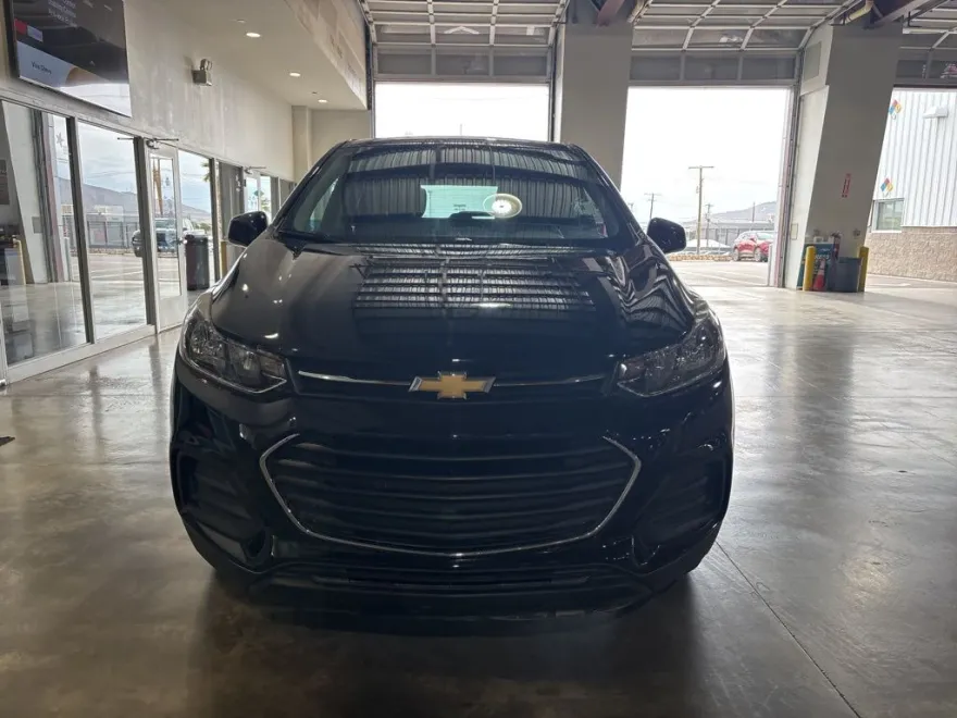 2022 Chevrolet Trax LS photo 1