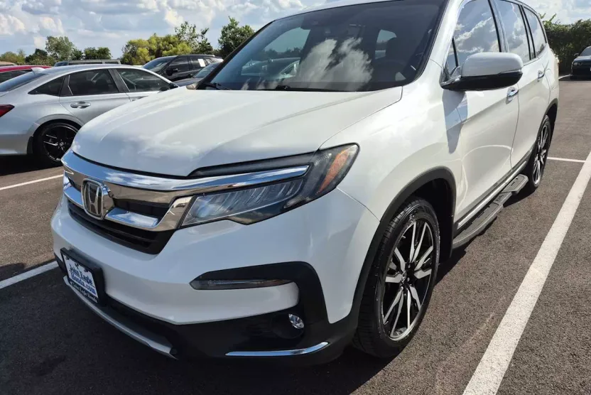 2020 Honda Pilot Touring photo 1