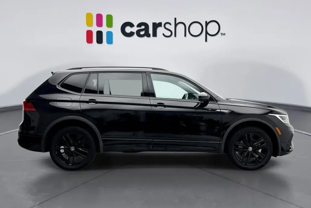 2022 Volkswagen Tiguan SE R-Line Black photo 1
